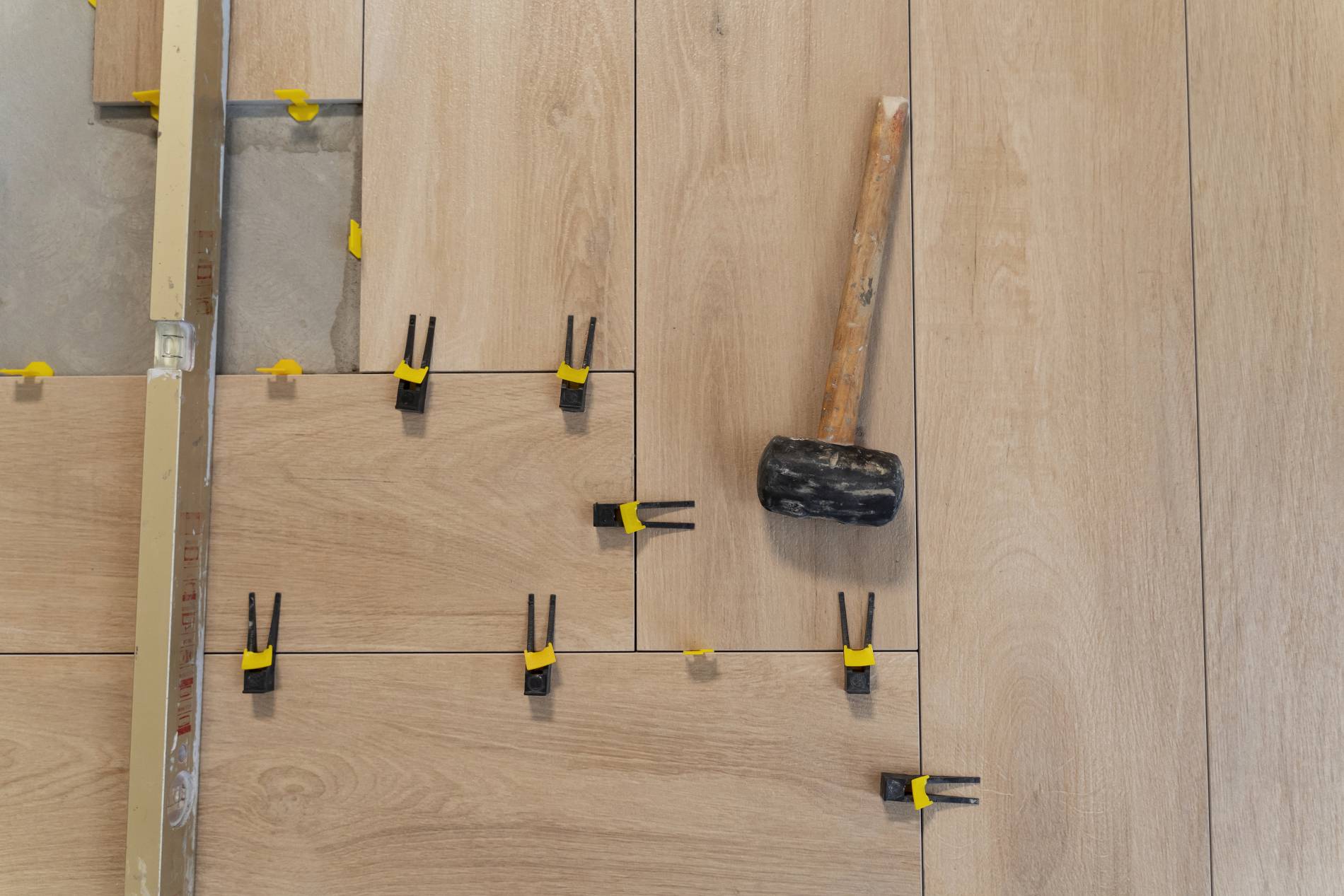 Pose précise d’un plancher en bois